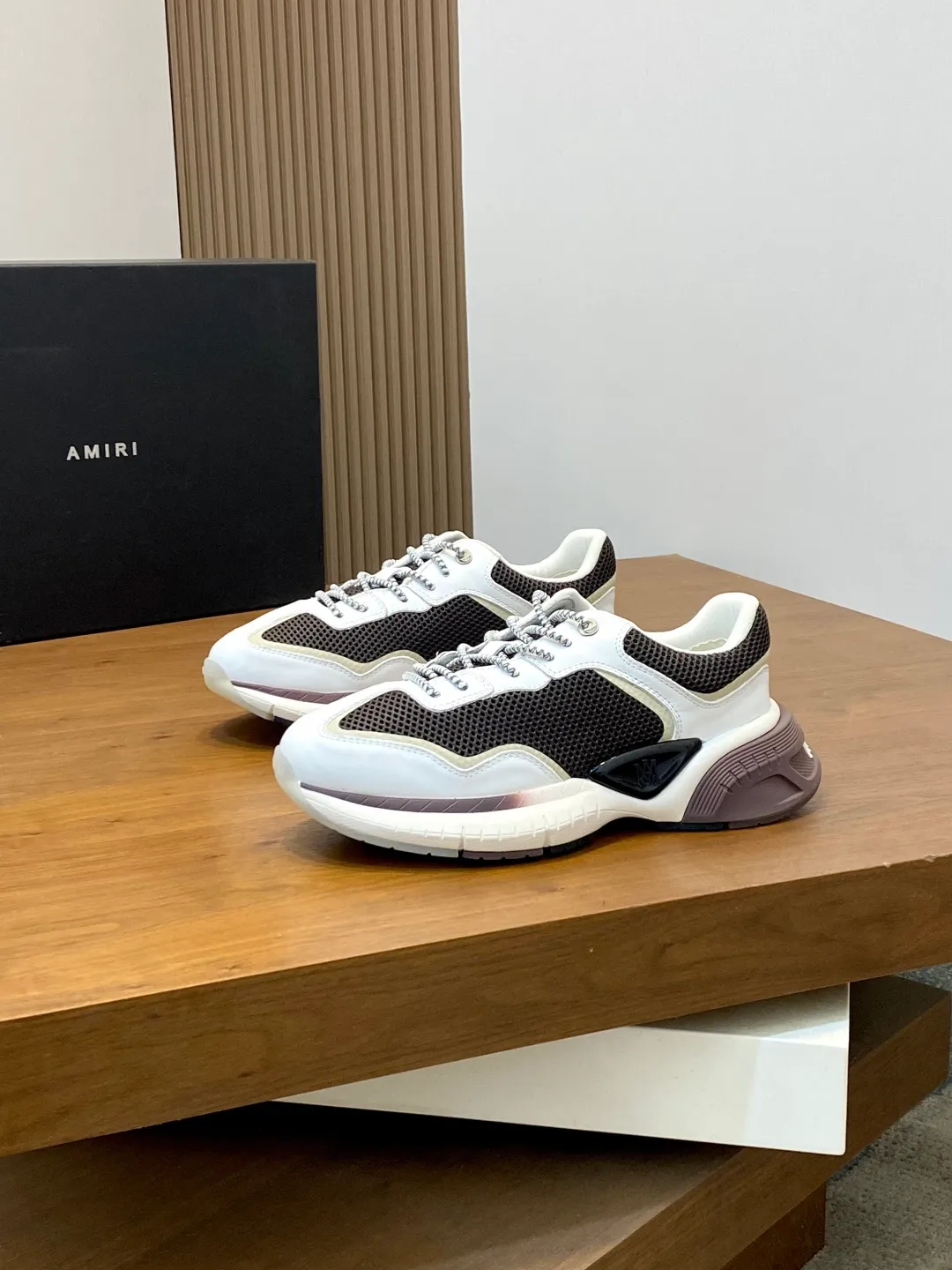 💰740 AMIRI's new men's casual sports shoes, made of first-layer cowhide leather uppers and spliced ​​with original breathable mesh, rich in three-dimensionality, contrasting color design, simple style, fashionable and sporty, breathable mesh lining, original ultra-light outsole, a must-have item for daily leisure! Size: 38-45 (38, 45 customized)
